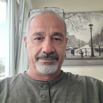 Dennis Robert