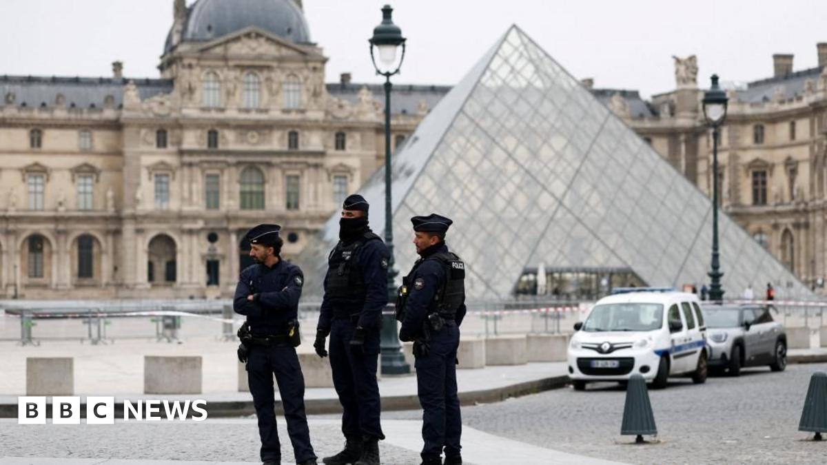 'Priceless' jewels stolen in raid on Paris's Louvre Museum - BBC News