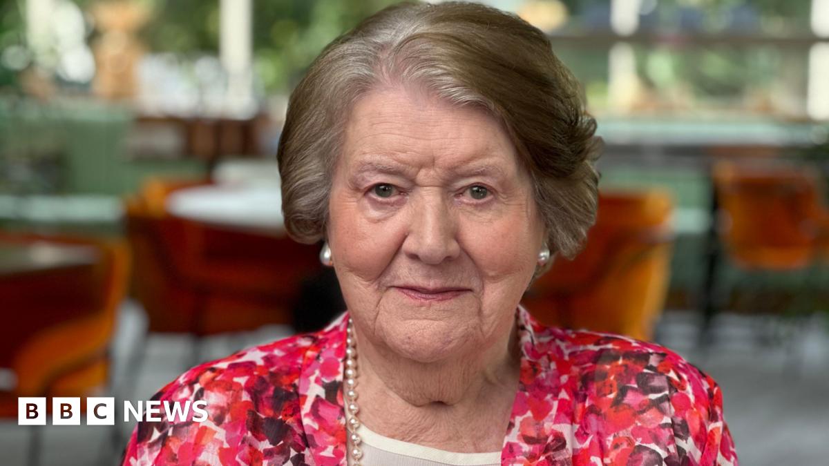 Patricia Routledge: Keeping Up Appearances star dies at 96 - BBC News