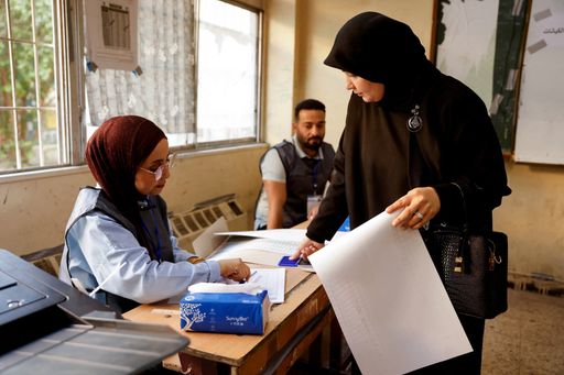 Iraq votes in critical parliamentary elections as fragmented outcome looms - TRT World