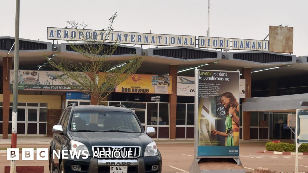 Coups de feu à Niamey : des explosions entendues près de l'aéroport de la capitale du Niger - BBC News Afrique